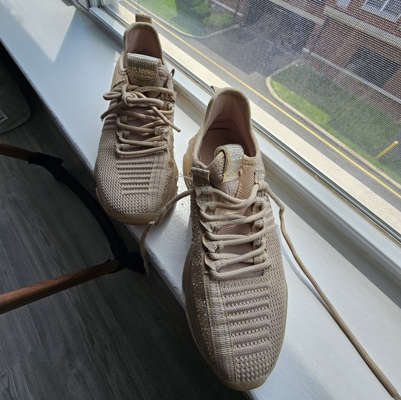 Steve Madden Sneakers - Picture 3 of 14